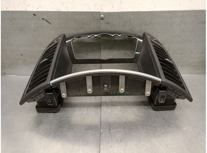Recambio de aireador para infiniti fx 37 awd referencia OEM IAM 687511CA0A 682701CA0B 4