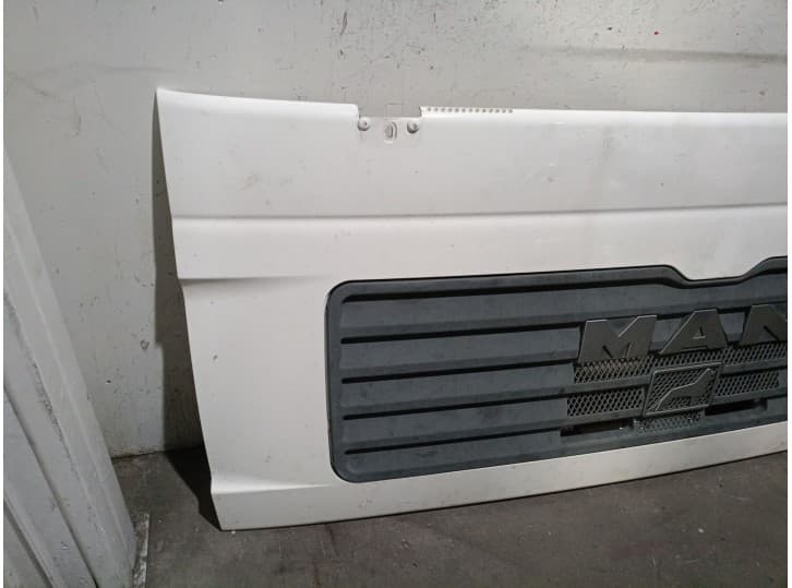 Recambio de capot para man man tgl 4x2 4c referencia OEM IAM 81611100077  81611100077 2