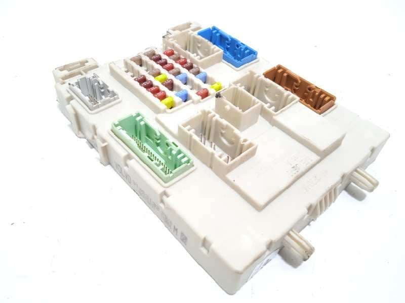Recambio de caja reles / fusibles para volvo v40 2.0 cat referencia OEM IAM 31453132 - Blanco