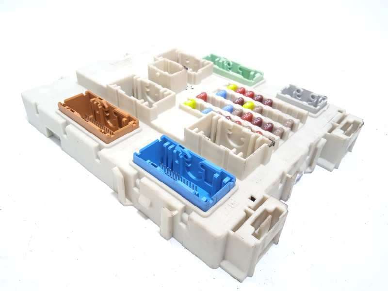 Recambio de caja reles / fusibles para volvo v40 2.0 cat referencia OEM IAM 31453132 - Blanco 2
