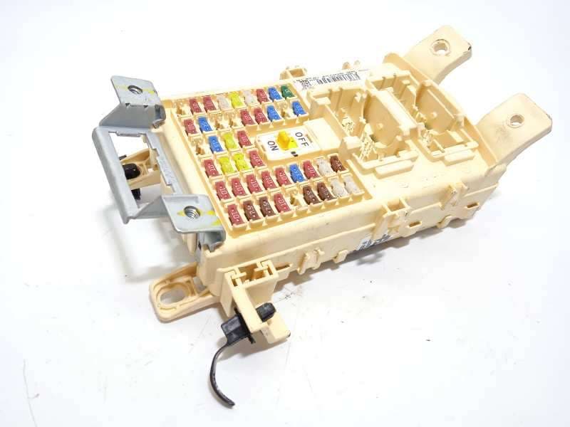 Recambio de caja reles / fusibles para hyundai i10 basis referencia OEM IAM 91952B9351 - Blanco