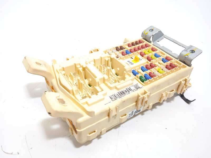 Recambio de caja reles / fusibles para hyundai i10 basis referencia OEM IAM 91952B9351 - Blanco 2