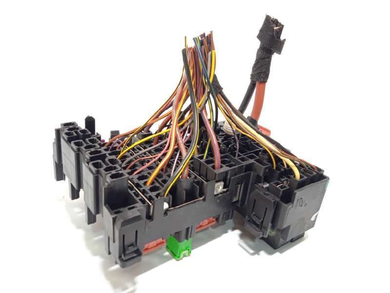 Recambio de caja reles / fusibles para audi a3 (8vk) basic referencia OEM IAM 5Q0937615C - Blanco 2