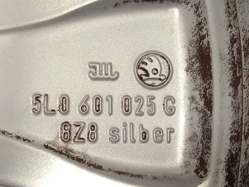 Recambio de llanta para skoda yeti 1.2 tsi referencia OEM IAM 5L0601025G 5L0601025G8Z8 - Blanco 8