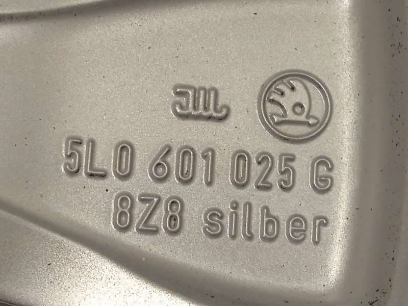 Recambio de llanta para skoda yeti 1.2 tsi referencia OEM IAM 5L0601025G 5L0601025G8Z8 - Blanco 8