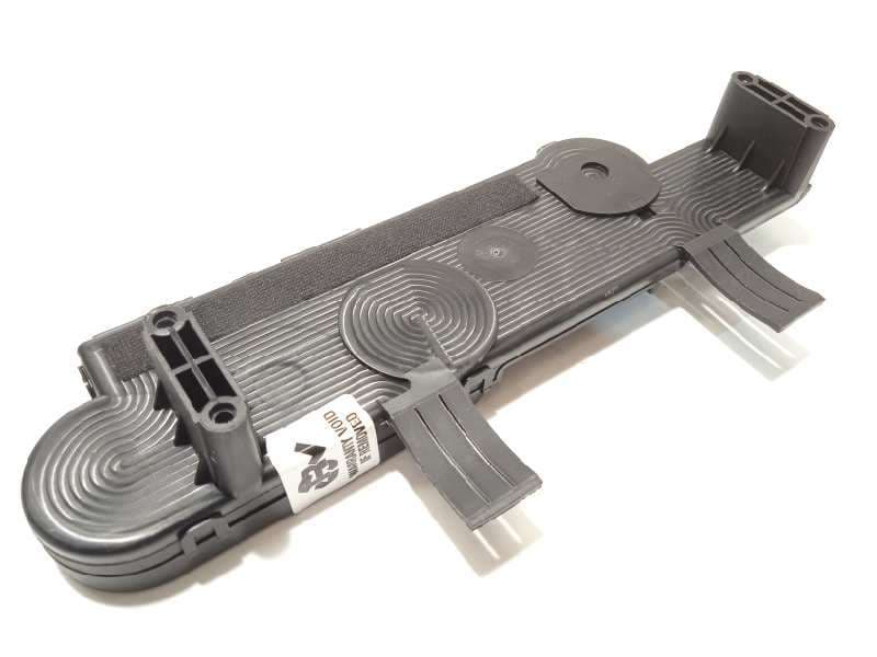 Recambio de antena para porsche panamera gts referencia OEM IAM 15152801182 - Blanco 2