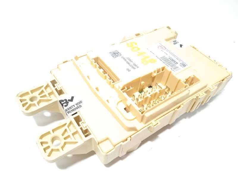 Recambio de caja reles / fusibles para kia niro referencia OEM IAM 91950G5022 - Blanco