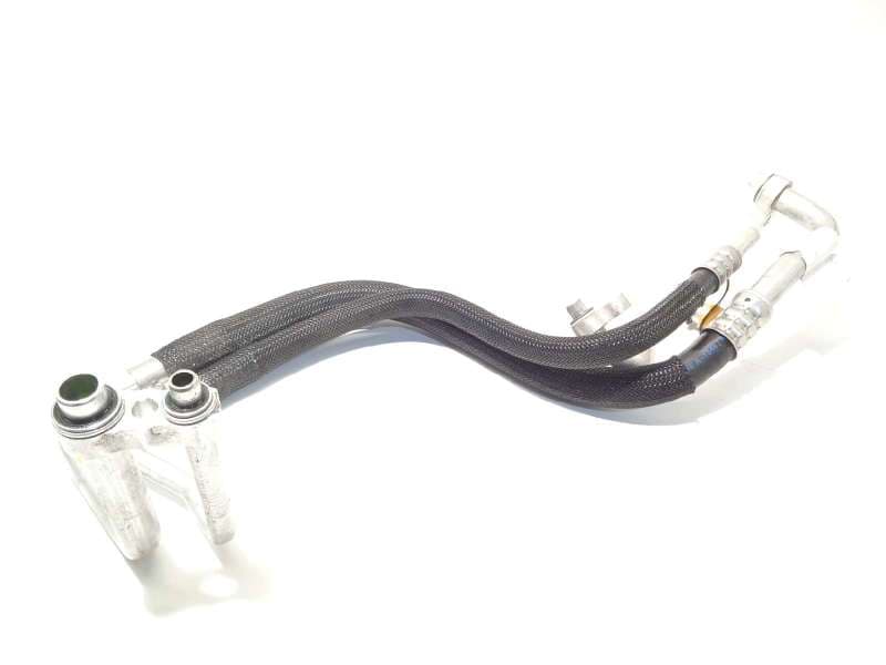 Recambio de tubos aire acondicionado para tesla model 3 referencia OEM IAM 150202000B - Blanco
