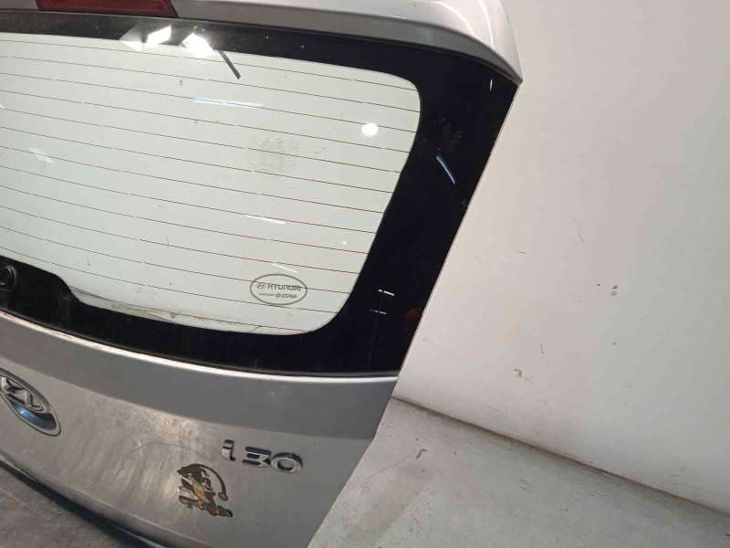 Recambio de porton trasero para hyundai i30 1.4 cat referencia OEM IAM 737002R010 3