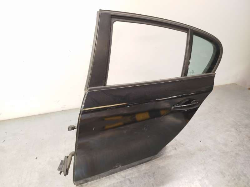 Recambio de puerta trasera izquierda para bmw 1 (e87) 120 d referencia OEM IAM 41525A2A383 - Negro