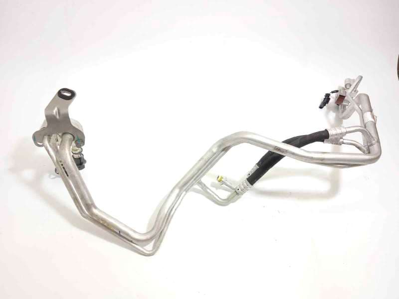 Recambio de tubos aire acondicionado para lynk & co 01 phev referencia OEM IAM 8888948346 - Negro