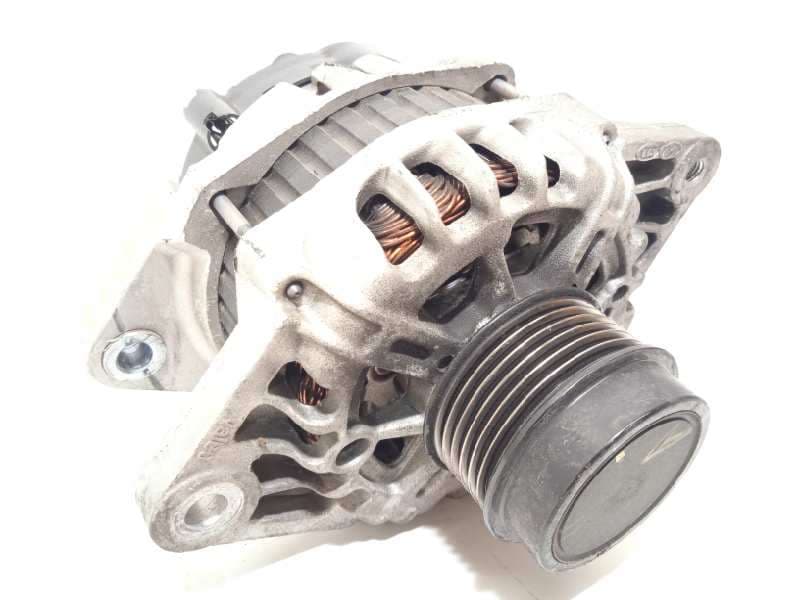 Recambio de alternador para kia venga basic referencia OEM IAM 373002B710  2617585 - Blanco