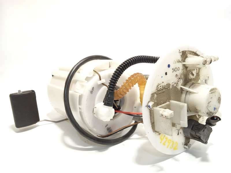 Recambio de bomba combustible para kia rio basic referencia OEM IAM 311101R200 - Blanco