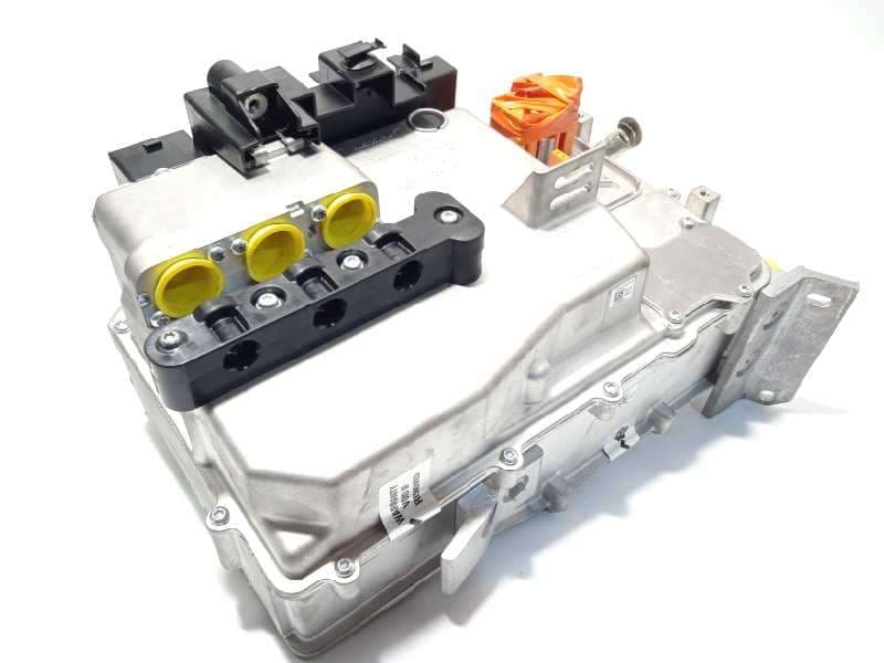 Recambio de convertidor potencia para lynk & co 01 phev referencia OEM IAM 8889230385 - Negro