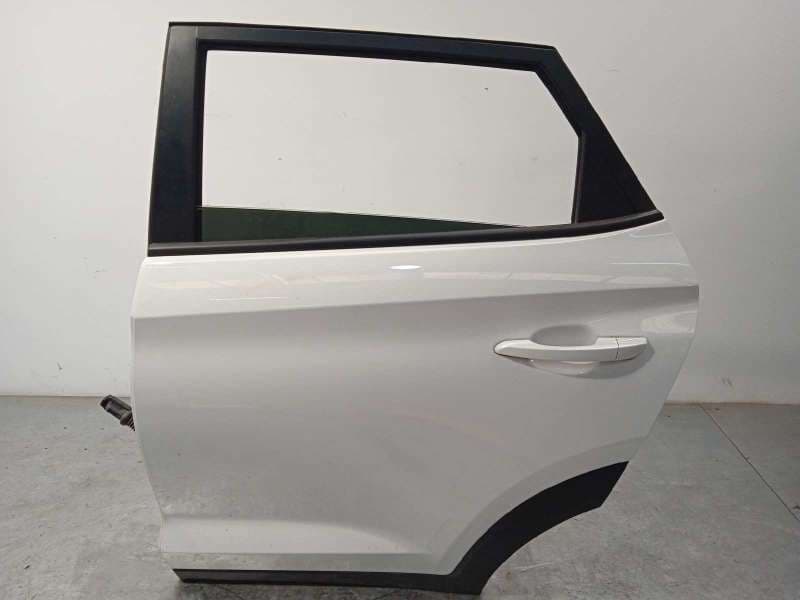 Recambio de puerta trasera izquierda para hyundai tucson referencia OEM IAM 77003D7000 - Blanco