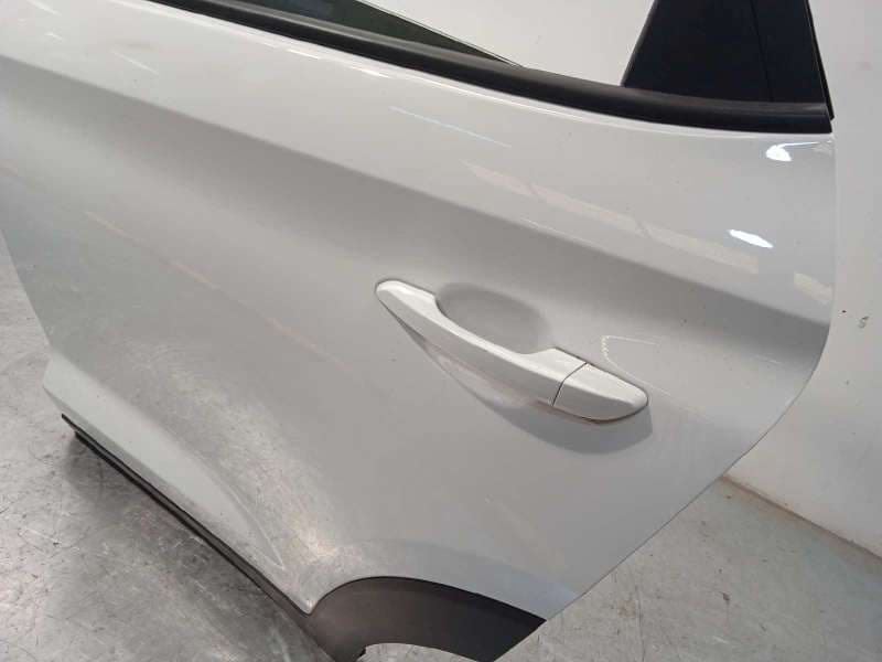 Recambio de puerta trasera izquierda para hyundai tucson referencia OEM IAM 77003D7000 - Blanco 2
