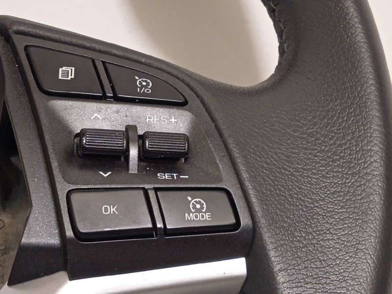 Recambio de volante para hyundai tucson referencia OEM IAM 56100D7AP0TRY  309246881BCH - Blanco 2