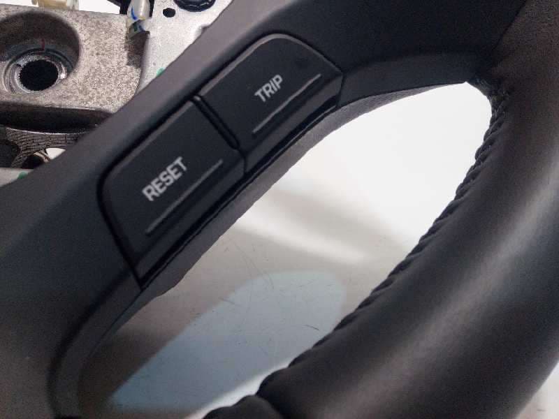 Recambio de volante para hyundai i10 1.0 cat referencia OEM IAM 56110B9100PYN - Blanco 2