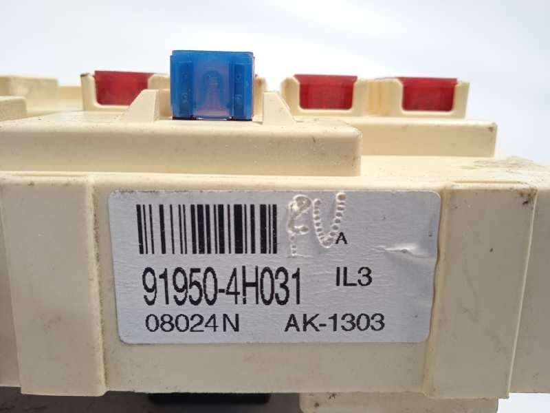 Recambio de caja reles / fusibles para hyundai h1 travel referencia OEM IAM 919504H031 - Blanco 4