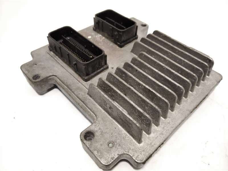 Recambio de centralita motor uce para opel corsa e selective referencia OEM IAM 12679197 - Negro