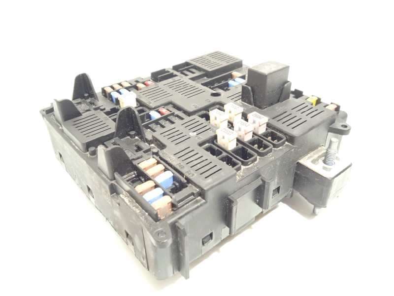 Recambio de caja reles / fusibles para volvo xc90 referencia OEM IAM 32212299  31473772 - Blanco 2