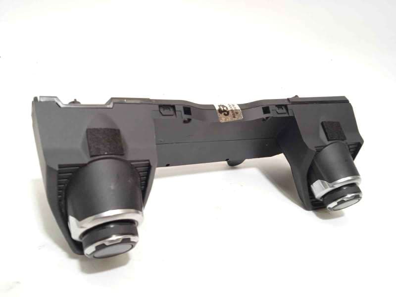 Recambio de mando climatizador para lynk & co 01 phev referencia OEM IAM 8893304828 - Negro 3