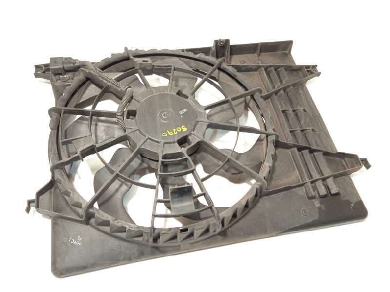 Recambio de electroventilador para kia sportage basic 4x2 referencia OEM IAM 253802Z000 - Blanco