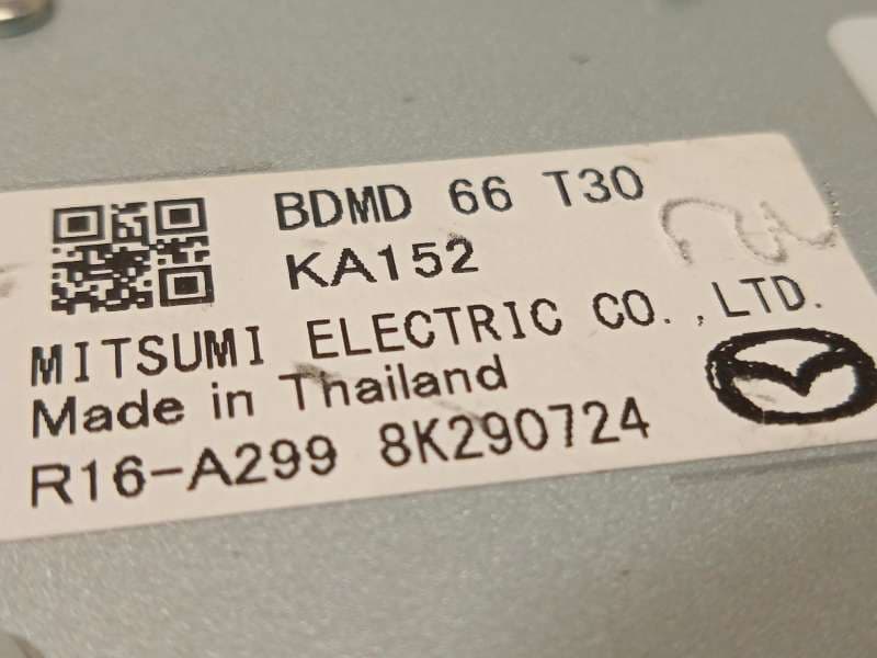 Recambio de antena para mazda 3 berlina (bp) referencia OEM IAM BDMD66T30 - Rojo 5