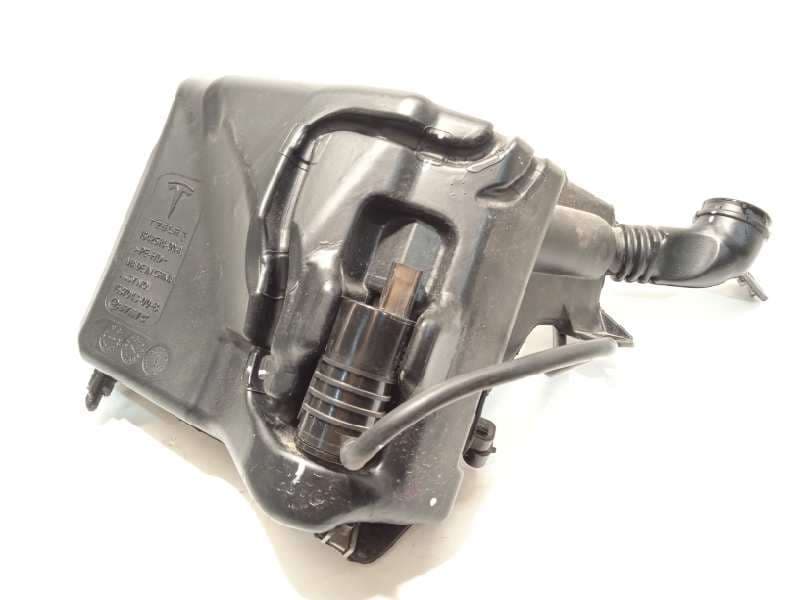 Recambio de deposito limpia para tesla model 3 rwd referencia OEM IAM 164261400A - Blanco 2