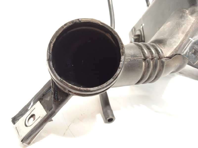 Recambio de deposito limpia para tesla model 3 rwd referencia OEM IAM 164261400A - Blanco 5