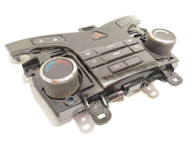 Recambio de mando climatizador para chevrolet cruze ls referencia OEM IAM 3870568 - Blanco