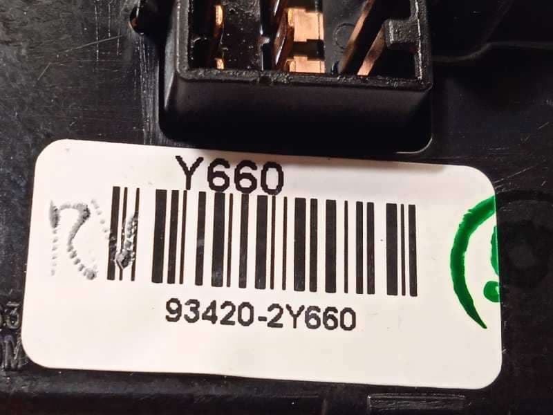 Recambio de mando limpia para kia sportage 1.7 crdi cat referencia OEM IAM 934202Y660 - Blanco 4