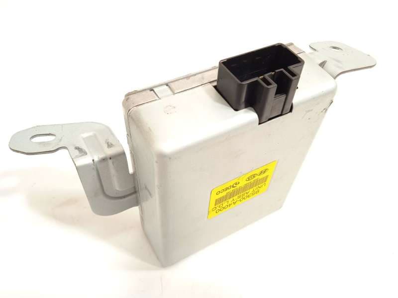 Recambio de modulo electronico para kia carens iv 1.7 crdi referencia OEM IAM 95300A4000 - Blanco