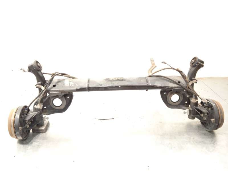 Recambio de puente trasero para nissan note visia referencia OEM IAM 555013VU0A - Blanco