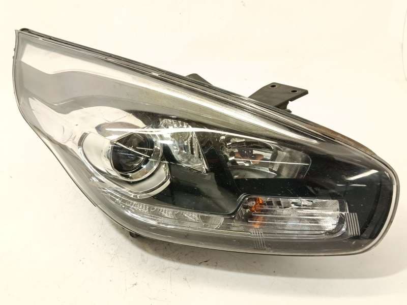Recambio de faro derecho para kia carens iv 1.7 crdi referencia OEM IAM 92102A4180 - Blanco