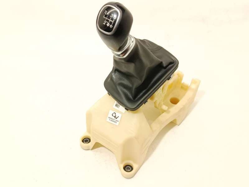 Recambio de palanca cambio para kia carens iv 1.7 crdi referencia OEM IAM 43700A4010 - Blanco