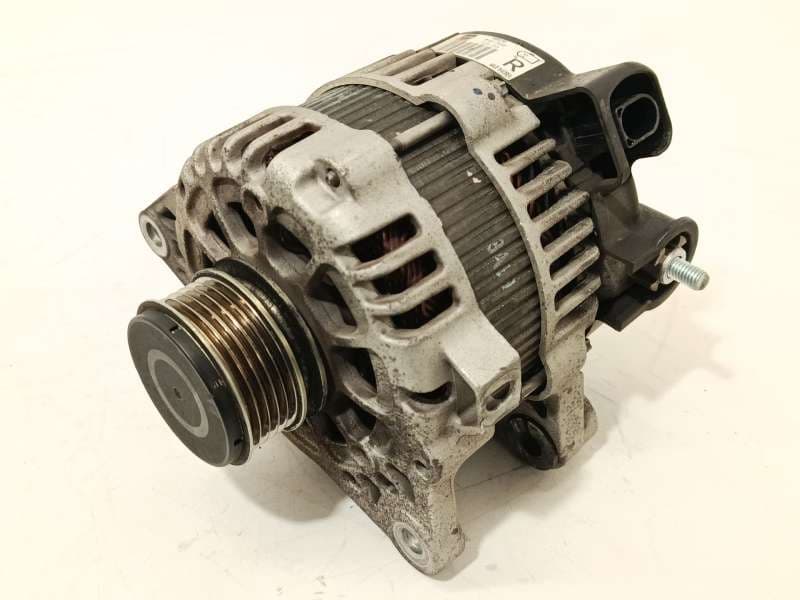 Recambio de alternador para kia carens iv 1.7 crdi referencia OEM IAM 373002A900  8400290 - Blanco