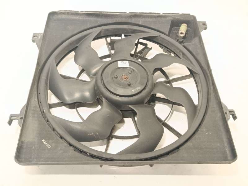 Recambio de electroventilador para kia carens iv 1.7 crdi referencia OEM IAM 25380A4510 - Blanco 2