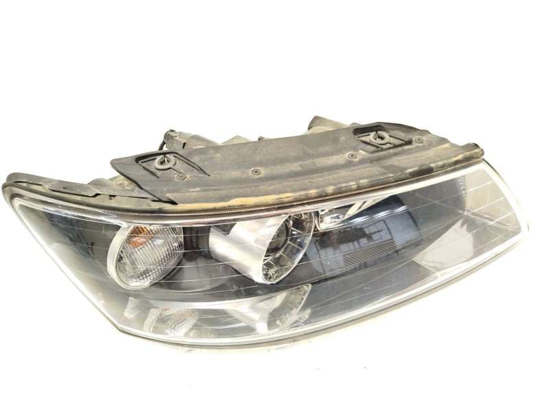 Recambio de faro derecho para hyundai sonata v (nf) 2.0 crdi referencia OEM IAM 921023K020 - Granate