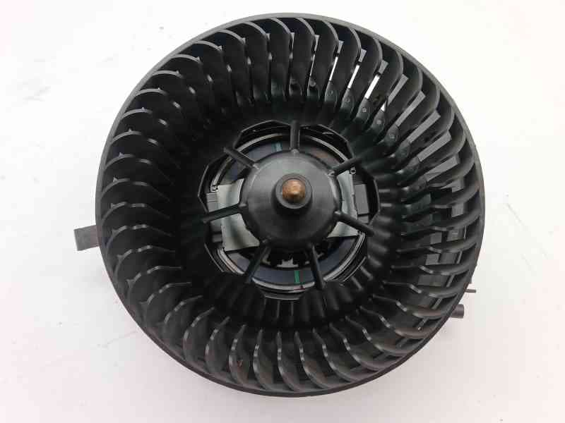 Recambio de motor calefaccion para volkswagen golf viii (cd1, da1) 2.0 tdi referencia OEM IAM 5WB819021A 5WB819021A