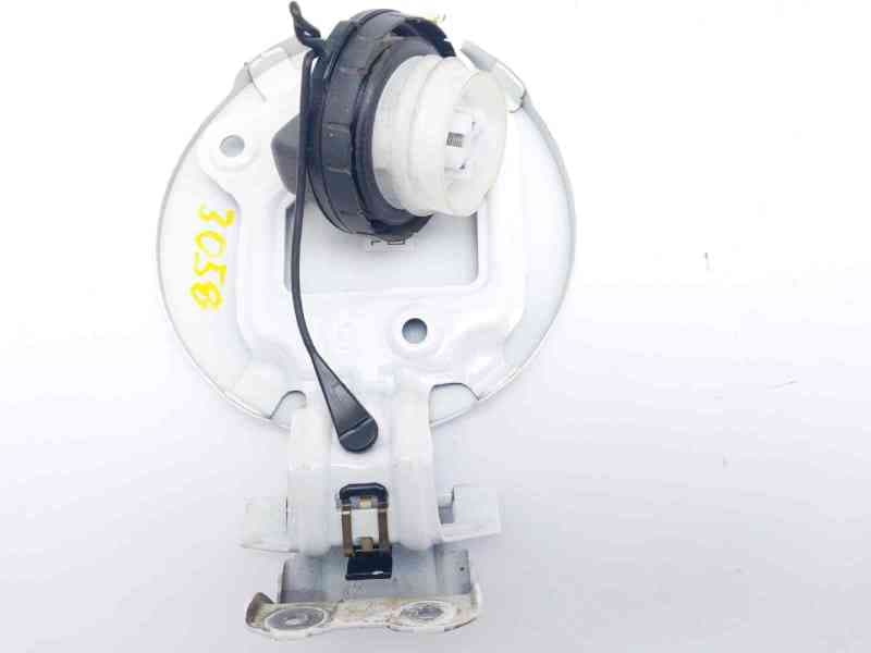 Recambio de tapa exterior combustible para toyota yaris hybrid referencia OEM IAM 773500D080 773500D081