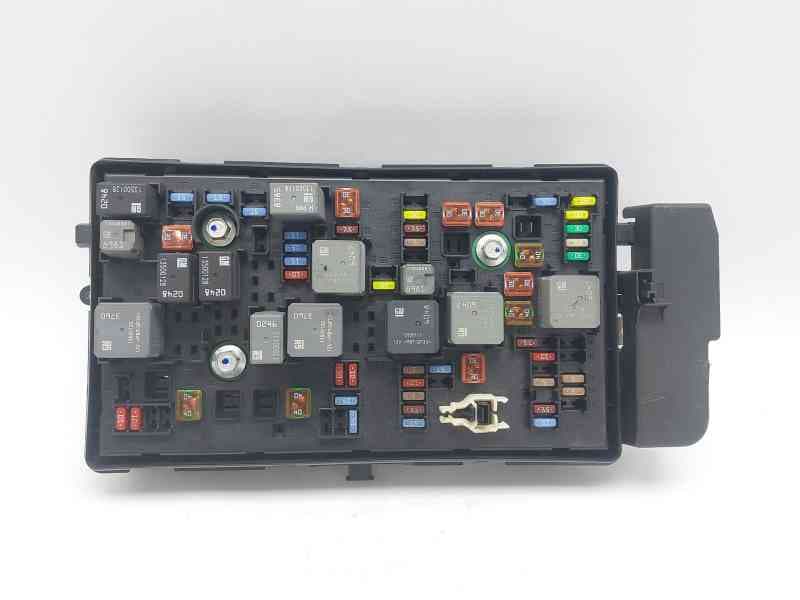 Recambio de caja reles / fusibles para chevrolet cruze station wagon lt+ referencia OEM IAM 13255300 529050199 A9B