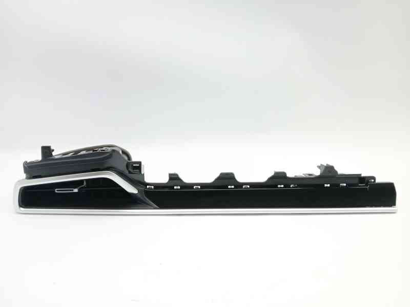 Recambio de rejilla aireadora para toyota corolla (e21) referencia OEM IAM 5566002510 5566002520