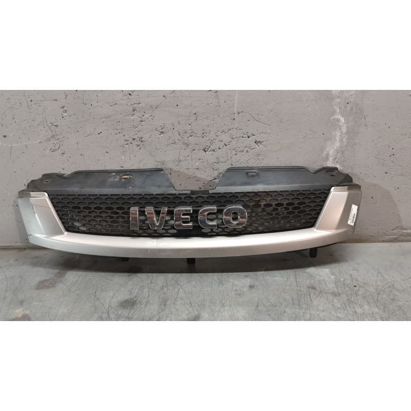 Recambio de rejilla delantera central para iveco daily vi autobús 50c80e referencia OEM IAM 5801255792