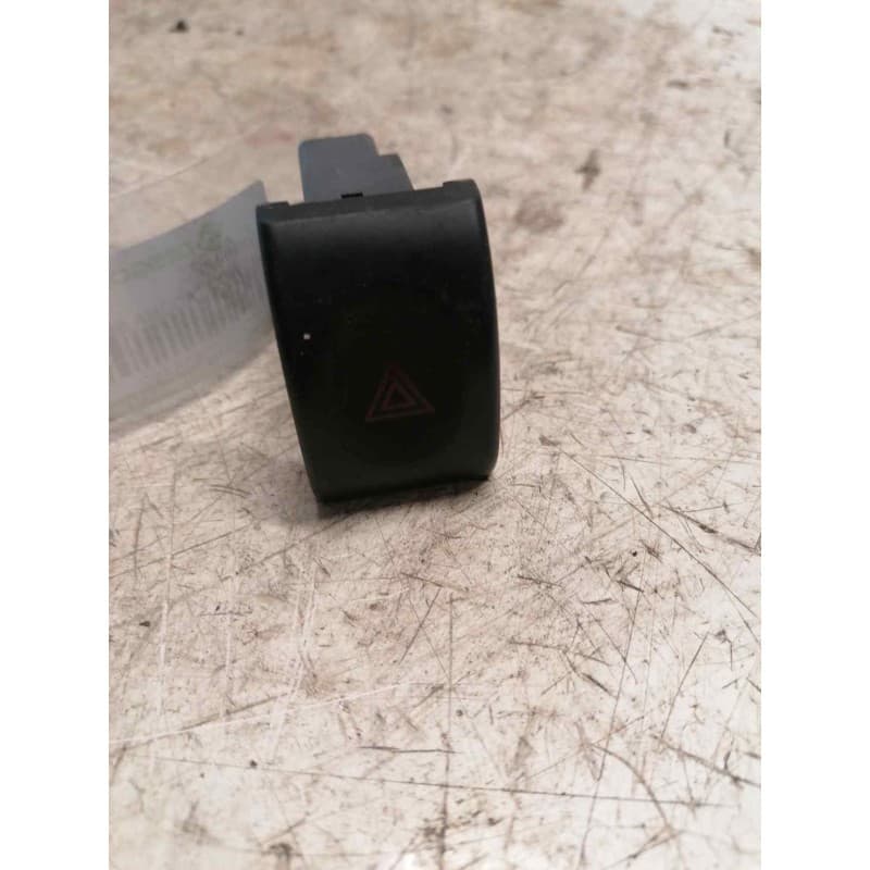 Recambio de warning para daewoo tacuma se referencia OEM IAM 8 PINS - Gris