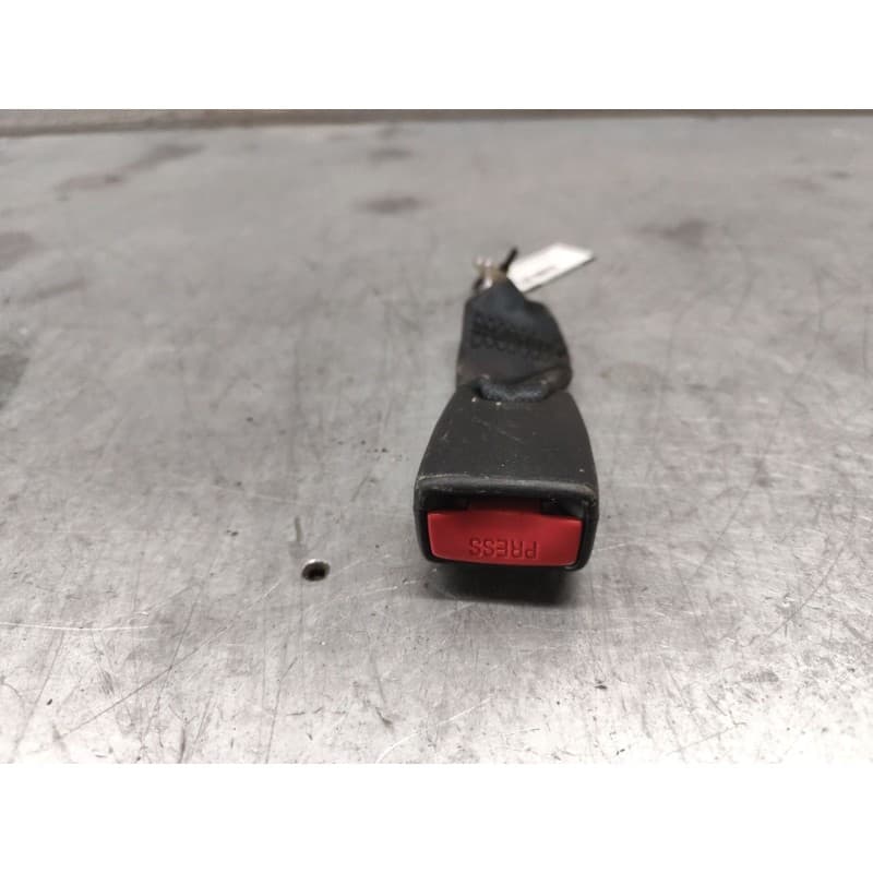 Recambio de enganche de cinturon trasero izquierdo para mazda 3 (bl) 2.2 mzr cd (bl10) referencia OEM IAM 110822BD - Gris