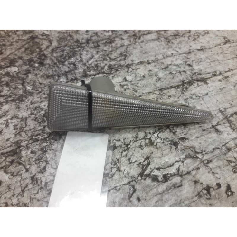 Recambio de piloto lateral derecho para renault megane ii berlina 5p authentique referencia OEM IAM 8200633417