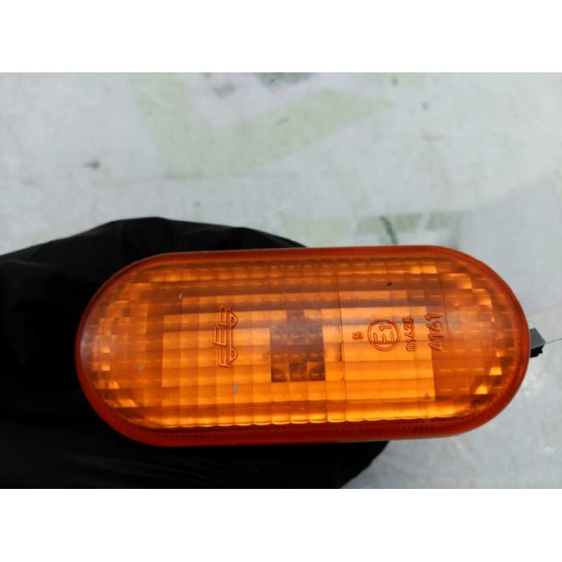 Recambio de piloto lateral derecho para volkswagen golf iv berlina (1j1) básico referencia OEM IAM 3B0949117 - Azul