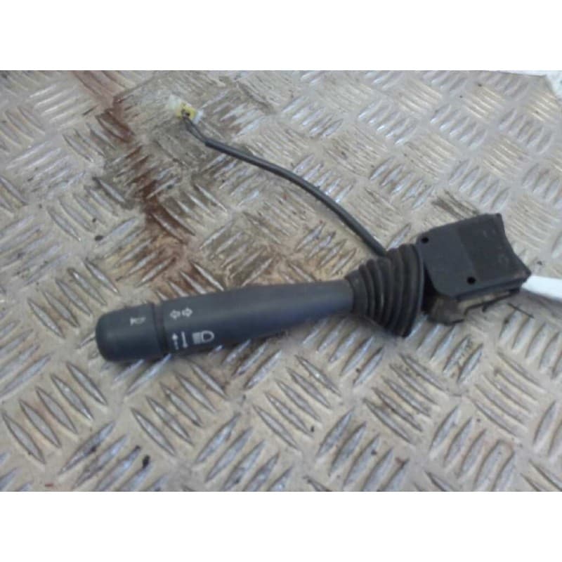 Recambio de mando intermitentes para nissan eco - t 135.60/100 kw/e2 chasis / 2800 / 6.0 cabina individual referencia OEM IAM - Blanco