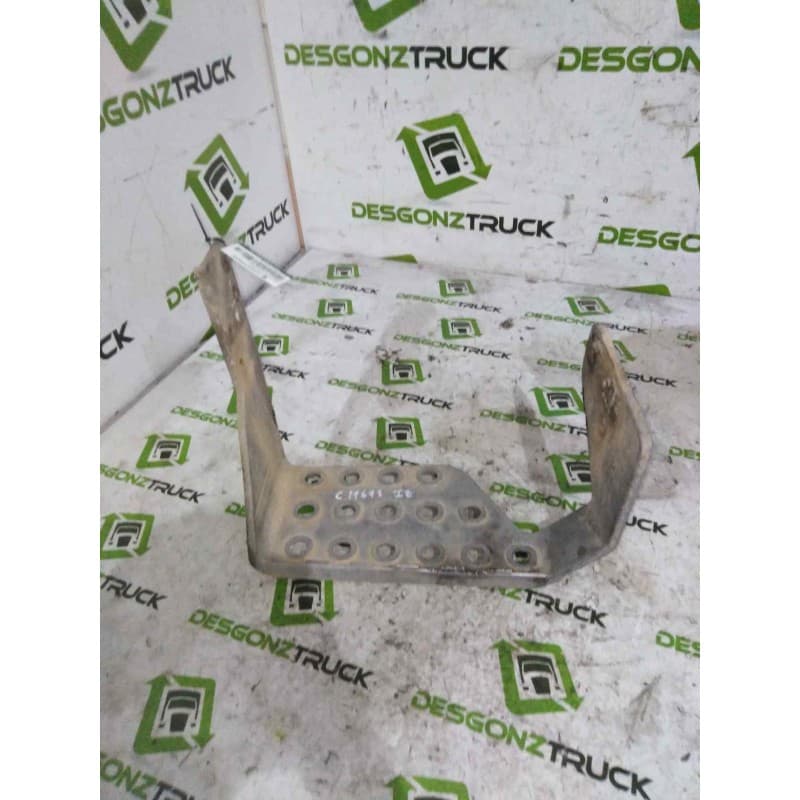 Recambio de peldaño izquierdo para renault trucks dg 260.20 referencia OEM IAM - Blanco